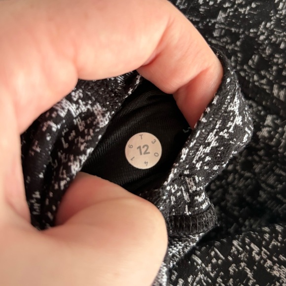 Lululemon Textured Leggings (25”) - Picture 5 of 6